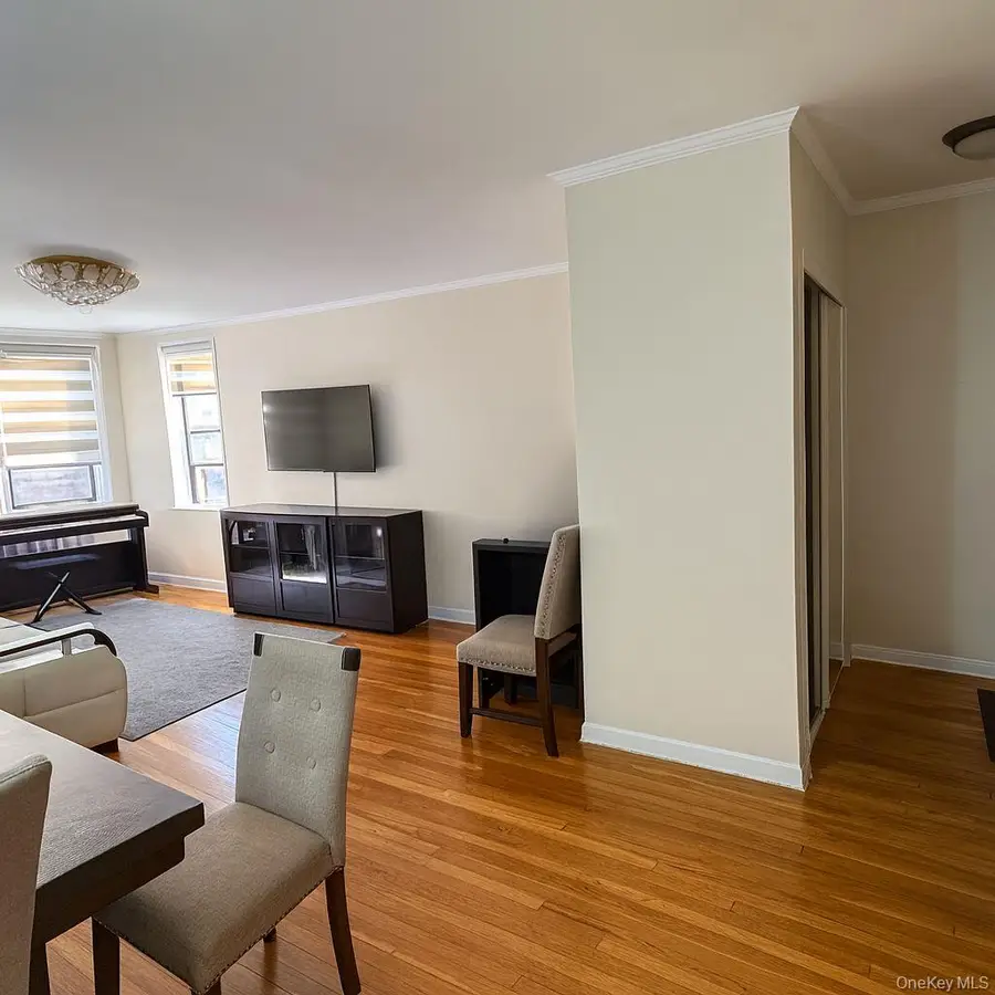 141-05 Pershing Crescent #416, Briarwood, NY 11435 - Image #3