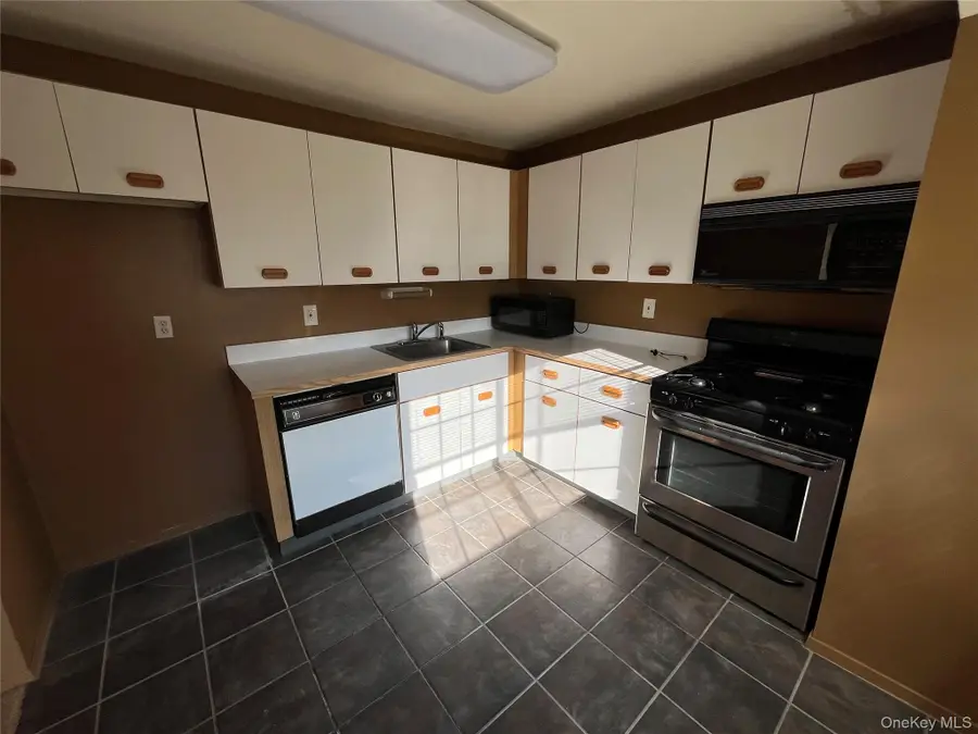 45 Newbrook Lane #45, Bay Shore, NY 11706 - Image #3