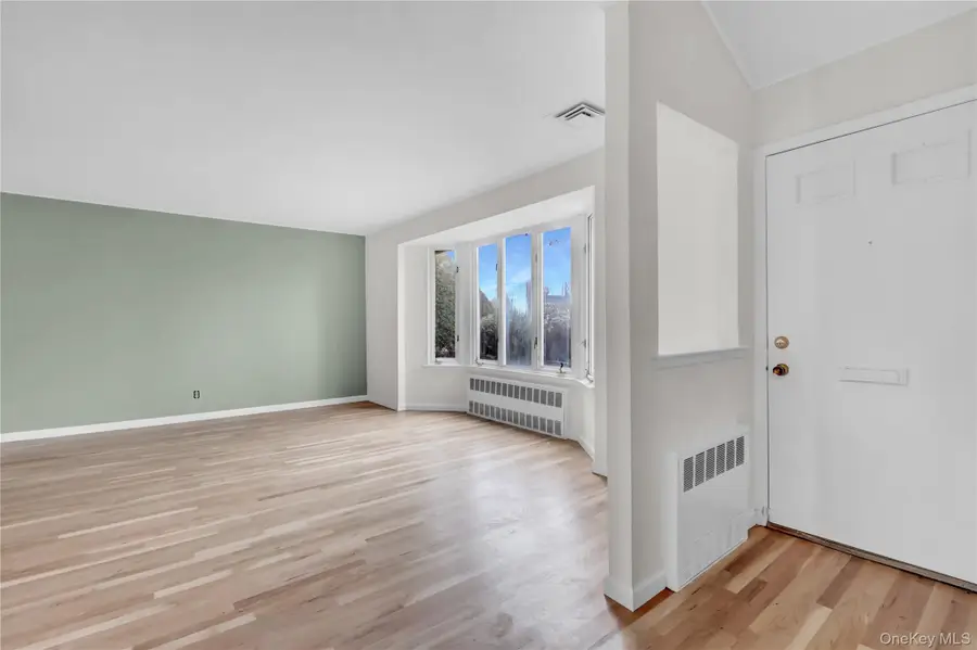 101 Beverly Place, Levittown, NY 11756 - Image #3