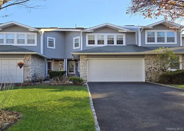 31 Hampshire Court #31, Holbrook, NY 11741