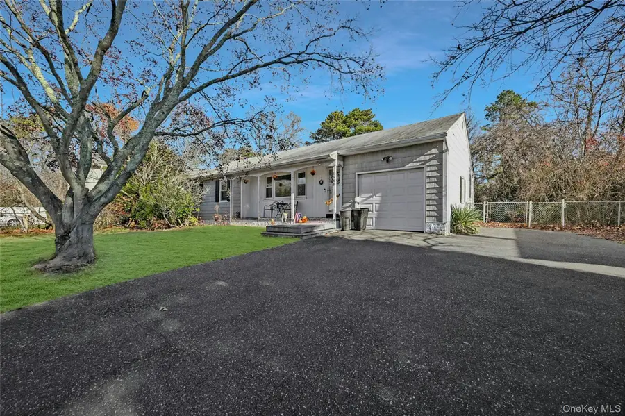 1599 Feureisen Avenue, Bohemia, NY 11716 - Image #2