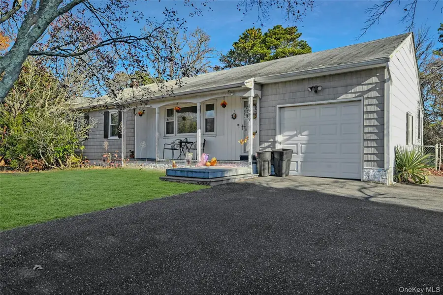 1599 Feureisen Avenue, Bohemia, NY 11716 - Image #3