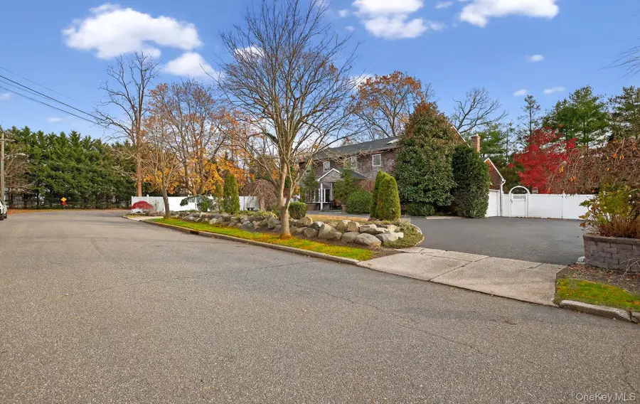 110 Florida Avenue, Commack, NY 11725 - Image #3