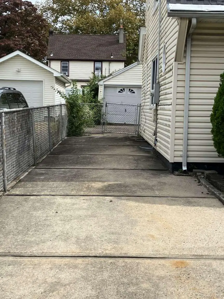 121 Campbell Avenue, Williston Park, NY 11596 - Image #2