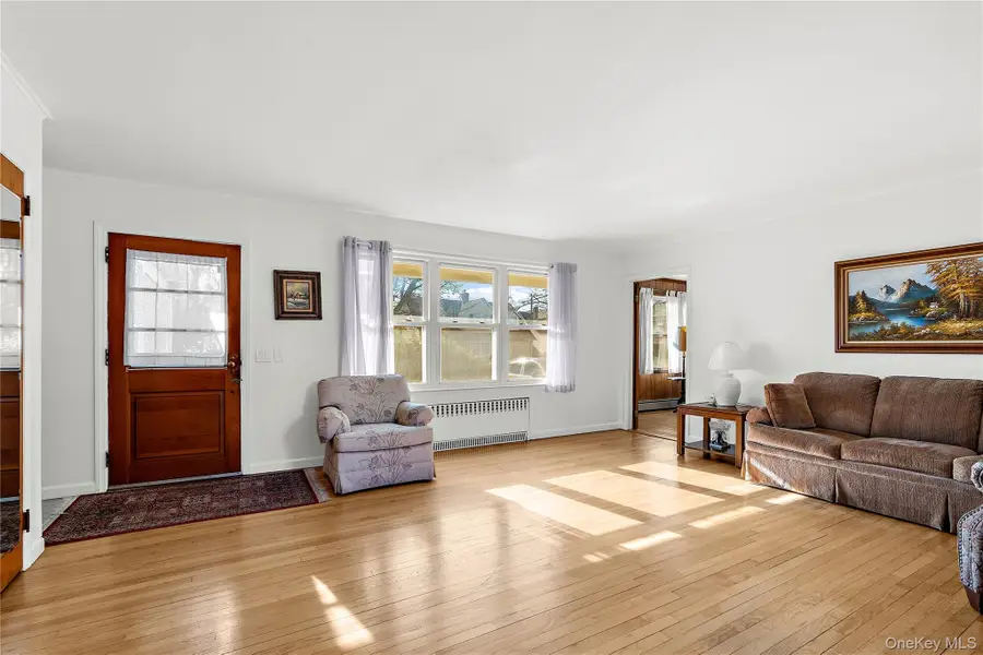 27 Simon Street, Babylon, NY 11702 - Image #3
