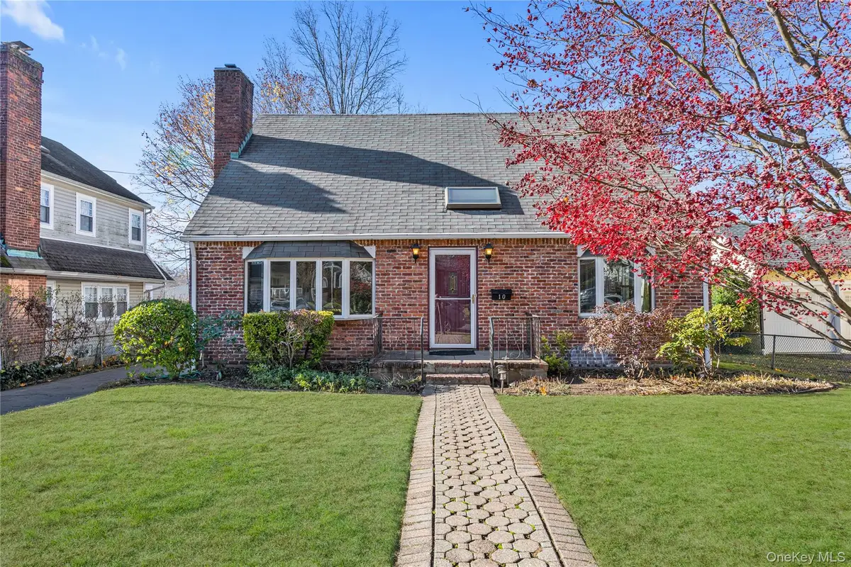 10 Fairfield Avenue, Port Washington, NY 11050 - Image #1