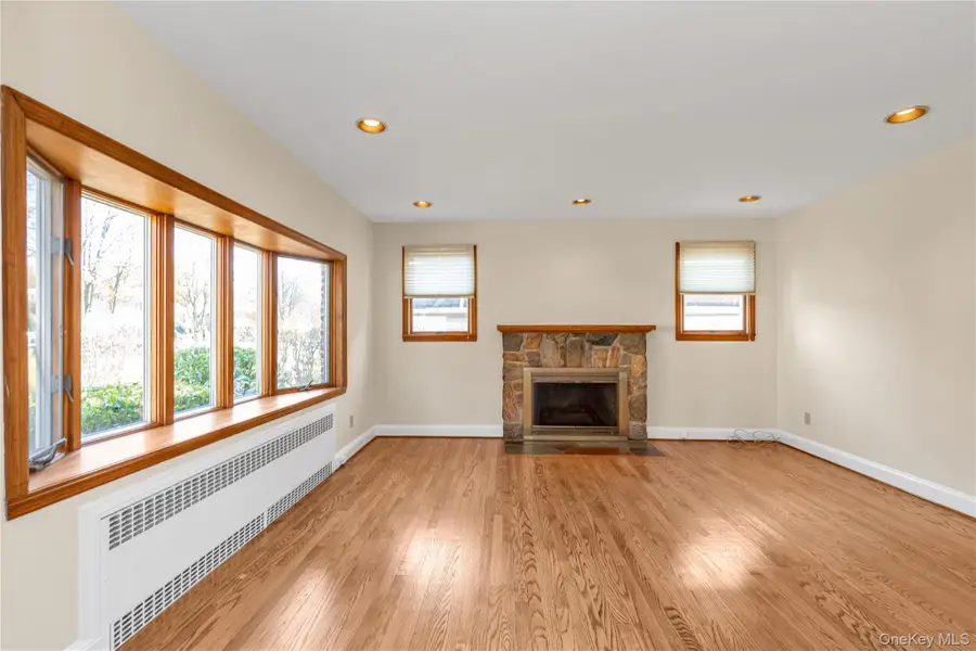 10 Fairfield Avenue, Port Washington, NY 11050 - Image #2