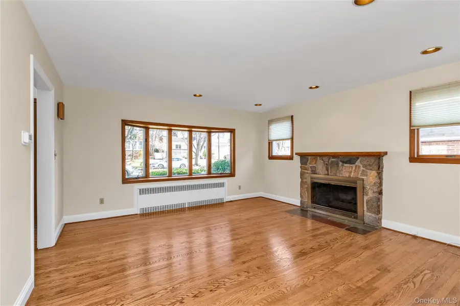 10 Fairfield Avenue, Port Washington, NY 11050 - Image #3