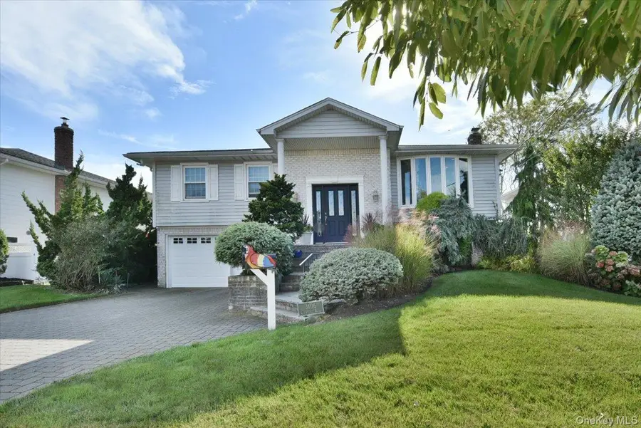 3106 Clubhouse Road, Merrick, NY 11566 - Image #2