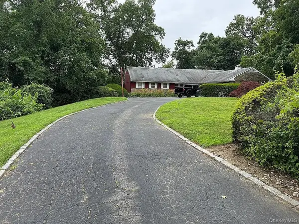 14 Martin Court, Great Neck, NY 11024