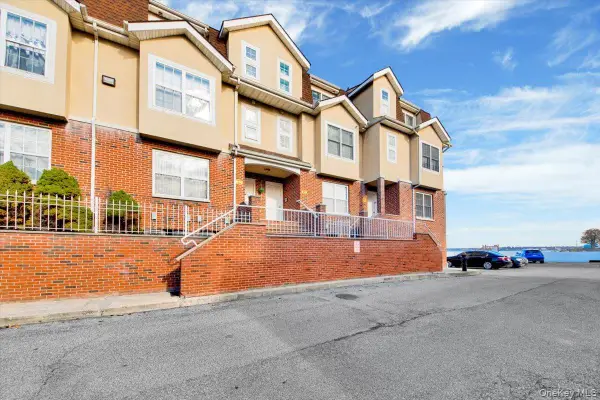 1 Patricia Lane #403, Bronx, NY 10465