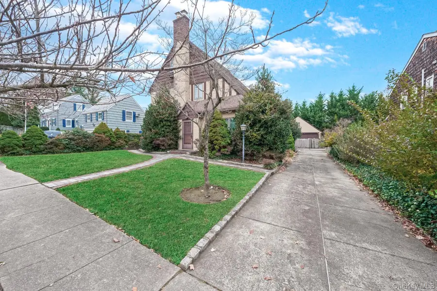 331 Richmond Road, Douglaston, NY 11363 - Image #2