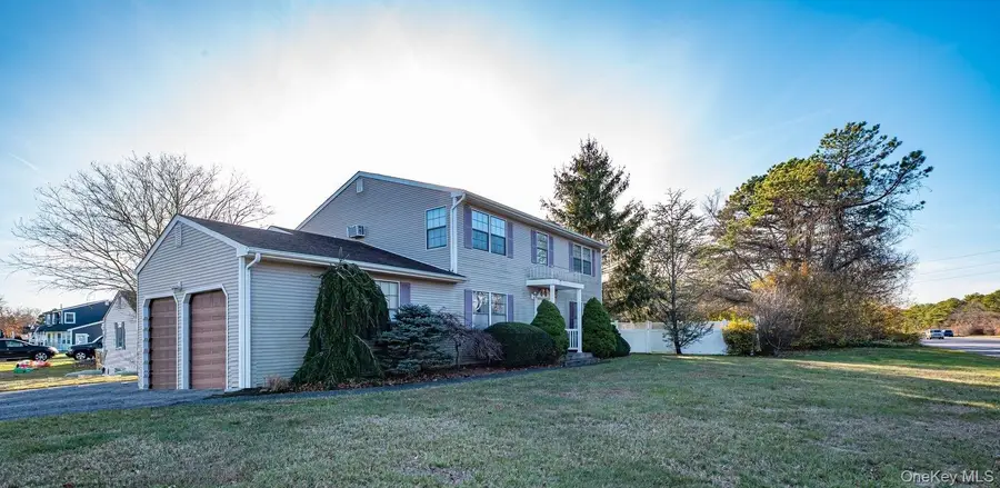 290 E Woodside Avenue, Patchogue, NY 11772 - Image #3