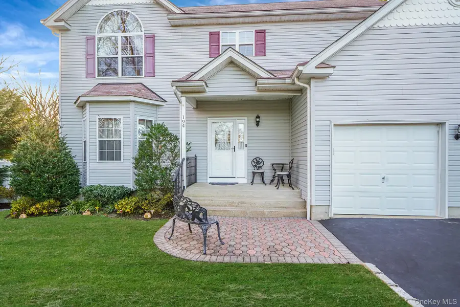 194 Oxhead Road, Centereach, NY 11720 - Image #2