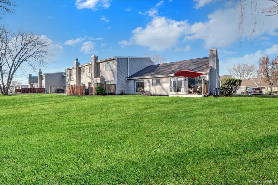 248 Pond View Lane, Smithtown, NY 11787 - Image #3