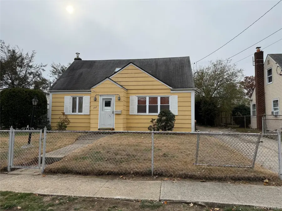 1927 Franklin Road, Valley Stream, NY 11580 - Image #2