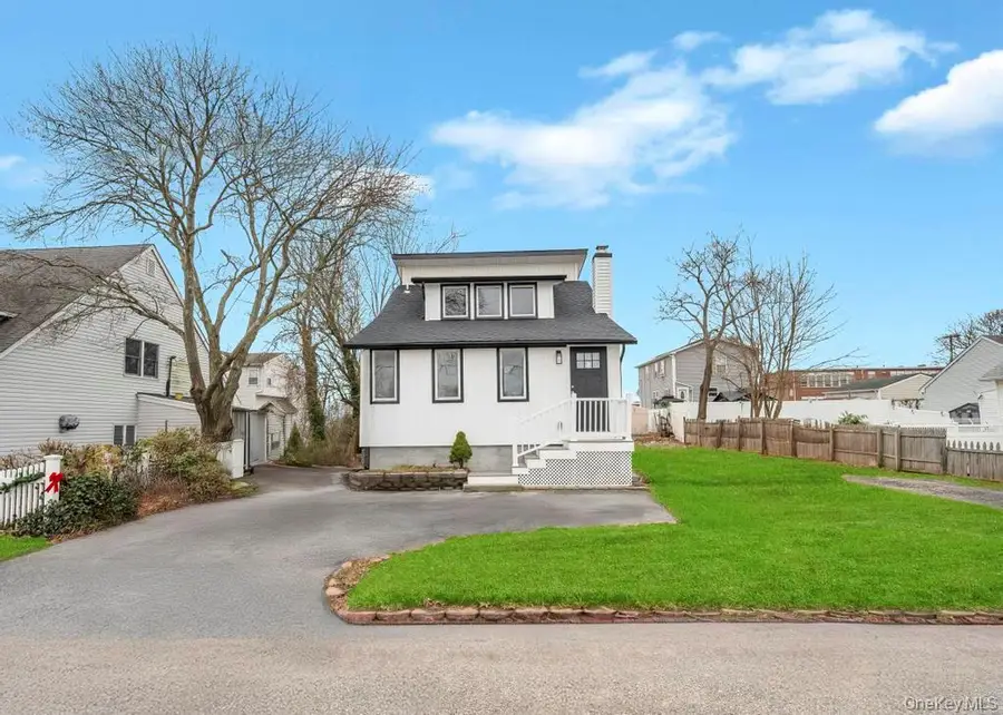 751 S Hickory Street, Lindenhurst, NY 11757 - Image #2