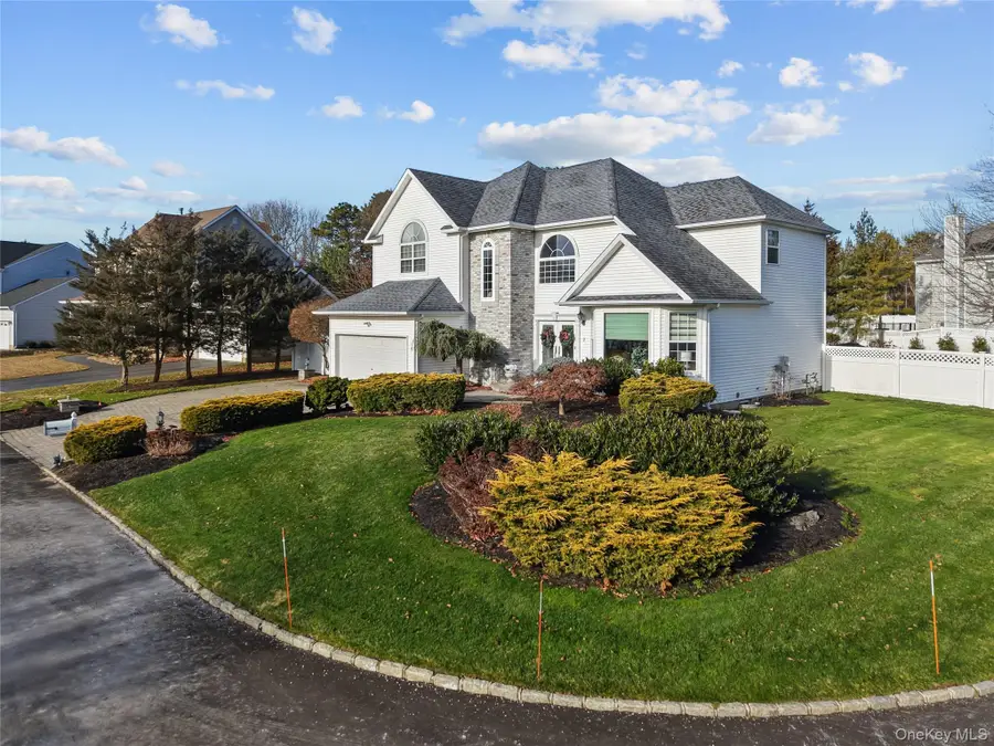 2 Mayflower Lane, Holtsville, NY 11742 - Image #2