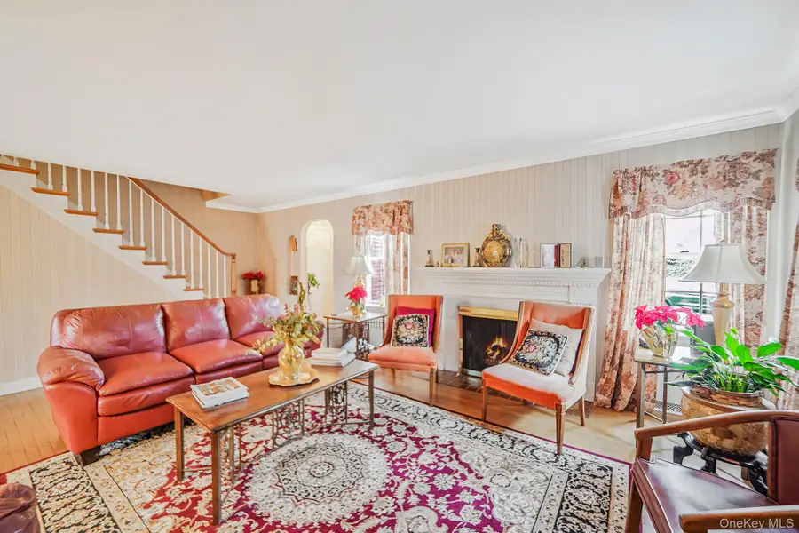 7 Rugby Road, Westbury, NY 11590 - Image #2