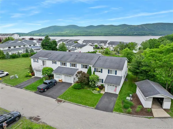 221 Tamerisk Lane, New Windsor, NY 12553