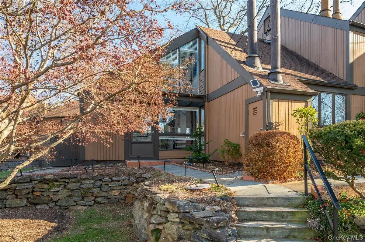 110 Round Hill Road, Dobbs Ferry, NY 10522 - Image #1