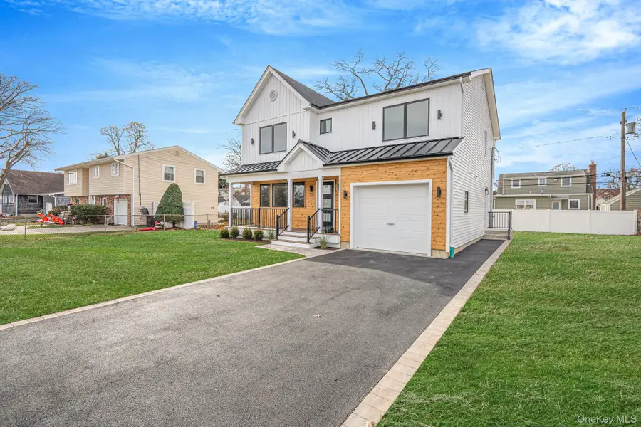 115 Riviera Parkway, Lindenhurst, NY 11757 - Image #2