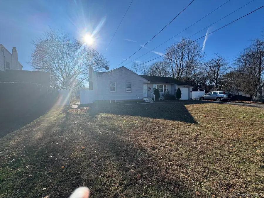 182 New York Avenue, Bay Shore, NY 11706 - Image #3