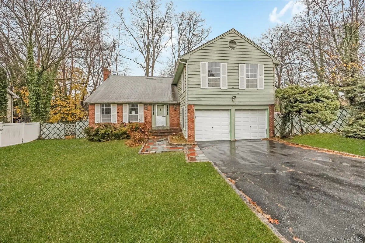 21 Hitching Post Lane, Glen Cove, NY 11542 - Image #1