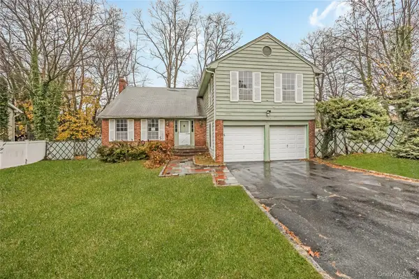 21 Hitching Post Lane, Glen Cove, NY 11542