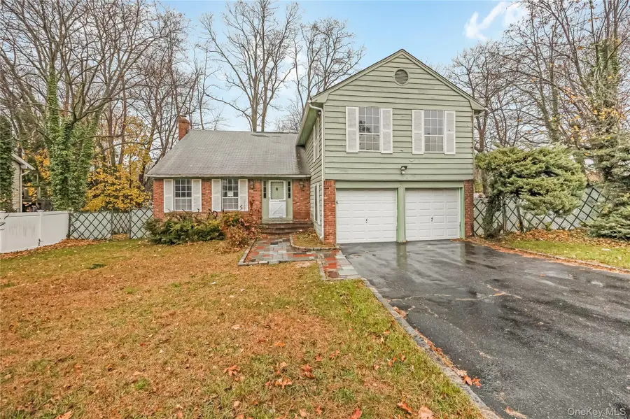 21 Hitching Post Lane, Glen Cove, NY 11542 - Image #2