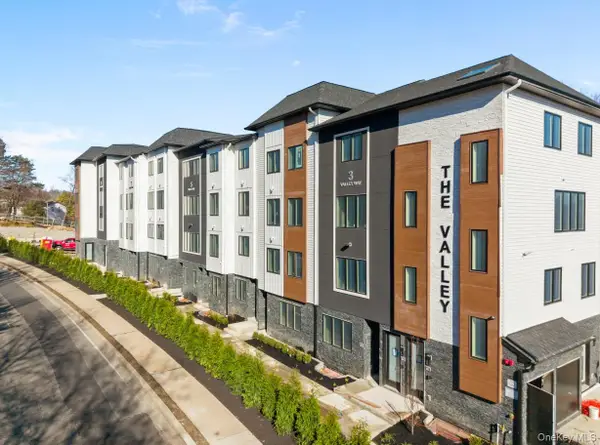 5 Valley Way #320, Spring Valley, NY 10977