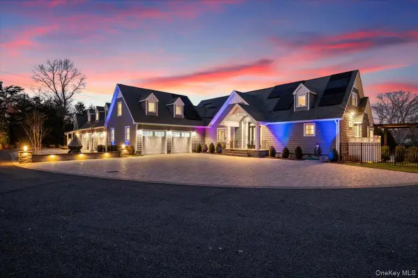 19 W Tiana Road, Hampton Bays, NY 11946