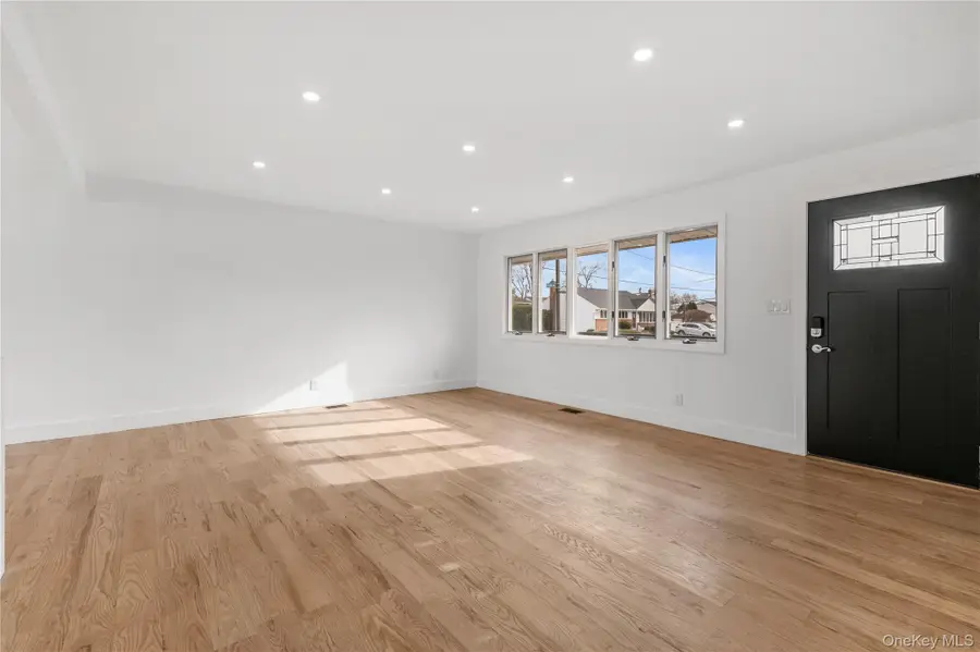 19 Hicks Avenue, Syosset, NY 11791 - Image #2