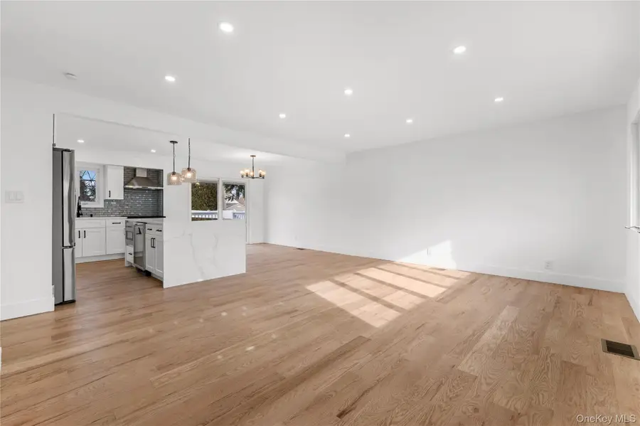 19 Hicks Avenue, Syosset, NY 11791 - Image #3