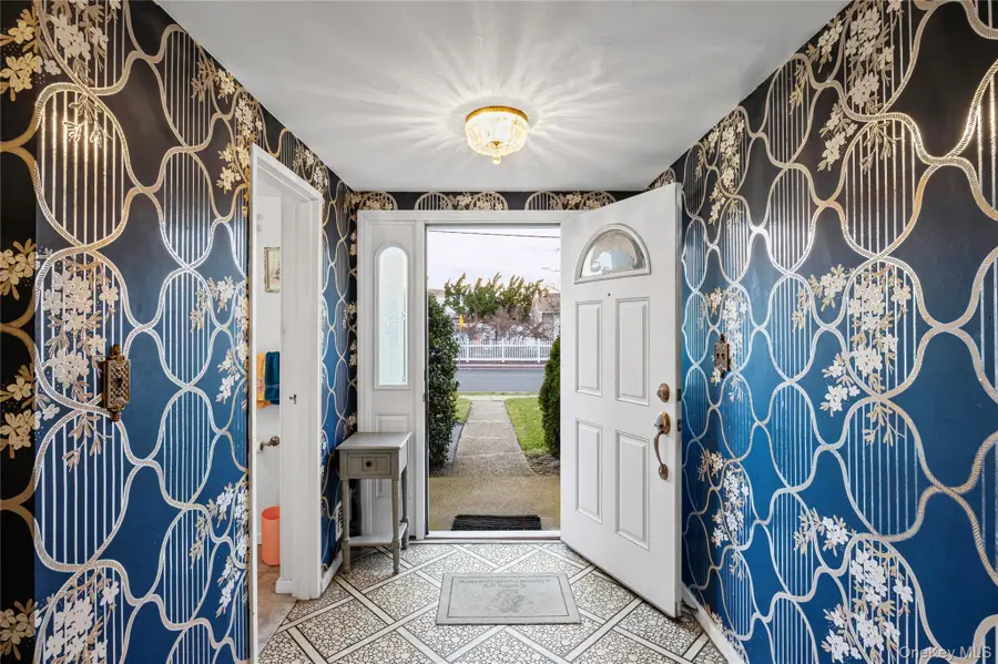 2929 Mandalay Beach Road, Wantagh, NY 11793 - Image #3