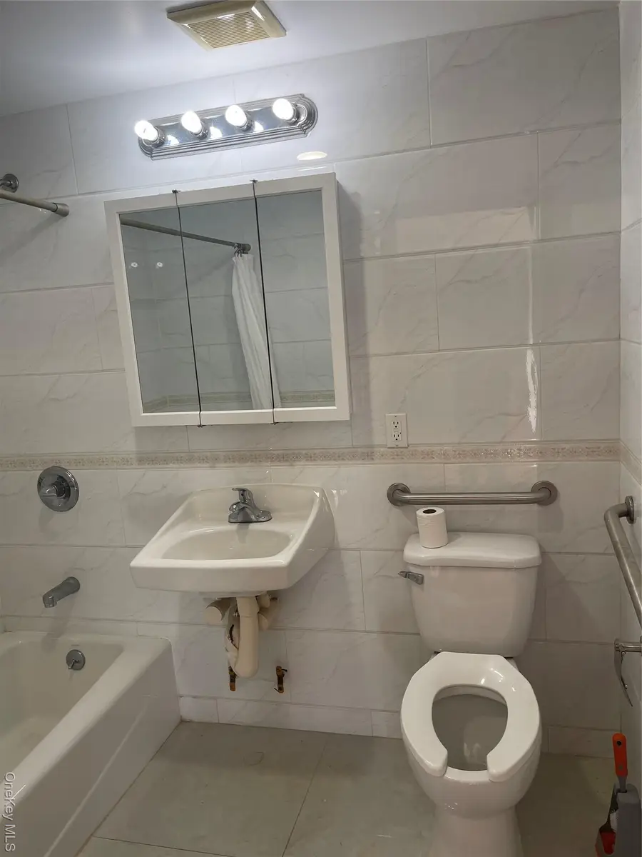 7548 Parsons Boulevard #1C, Fresh Meadows, NY 11366 - Image #3