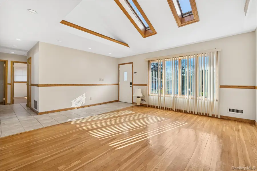 7 Joyce Lane, Commack, NY 11725 - Image #3