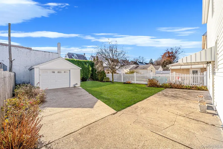 12 Hawthorne Street, Williston Park, NY 11596 - Image #3