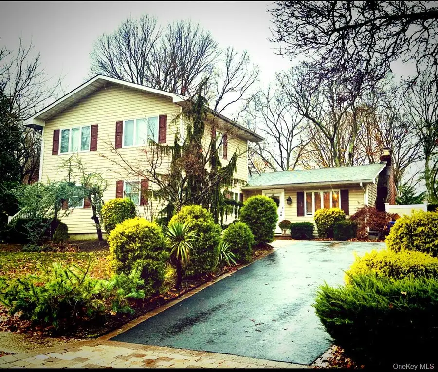 4 Galaxie Lane, Selden, NY 11784 - Image #2