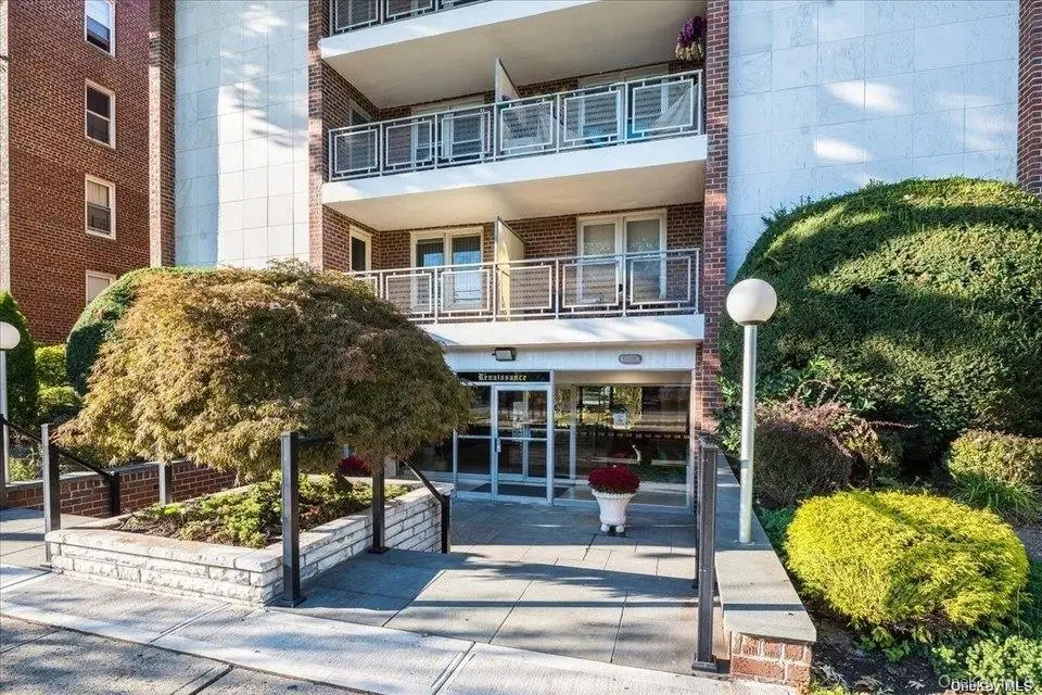 110 Brooklyn Avenue #4 L, Freeport, NY 11520 - Image #1