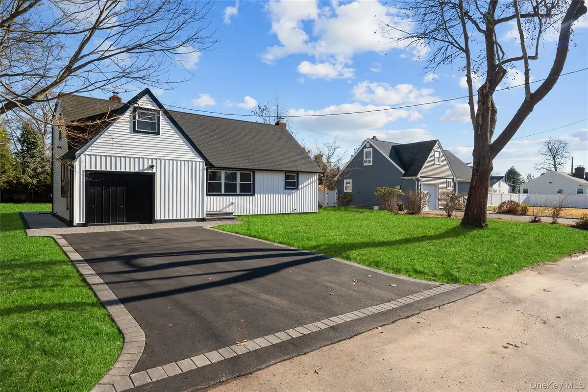 22 Guilette Place, Amityville, NY 11701 - Image #1