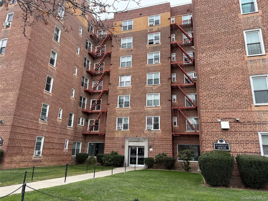 30-11 Parsons Boulevard #2T, Flushing, NY 11354 - Image #2