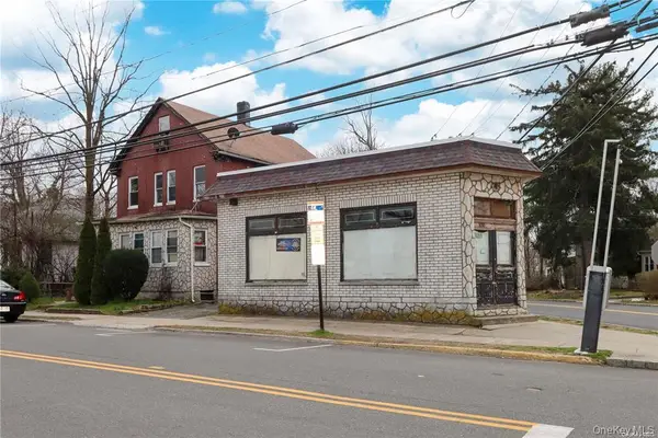 100 Steamboat Road, Great Neck, NY 11024