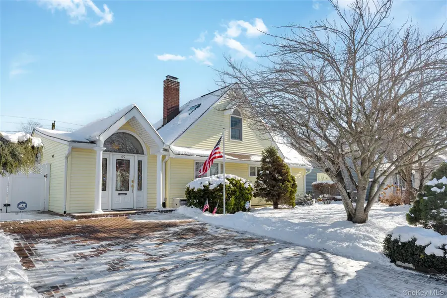 69 Cottonwood Lane, Westbury, NY 11590 - #2