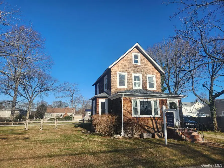 243 Locust Avenue, Babylon, NY 11702 - Image #2