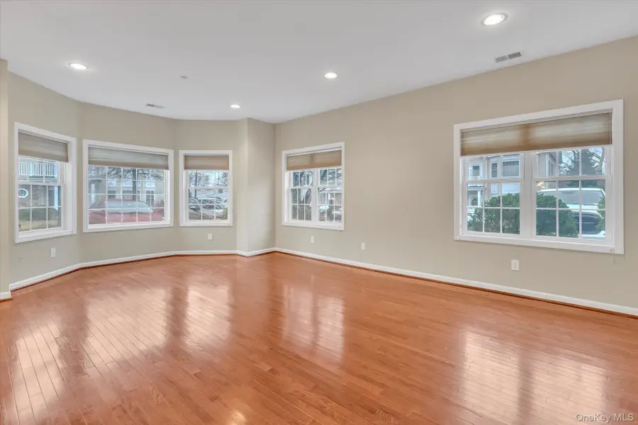 119 Autumn Drive, Plainview, NY 11803 - Image #3