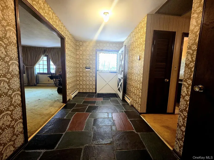 9 Weaver Lane, Dix Hills, NY 11746 - Image #3