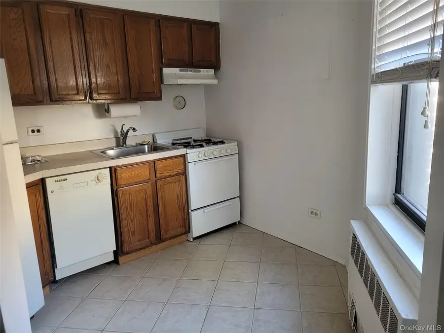 43-25 Douglaston Parkway #4J, Douglaston, NY 11363 - Image #2