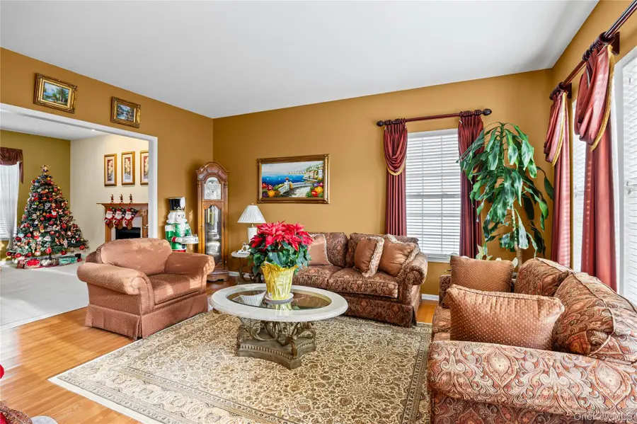 4 Avolet Court, Mount Sinai, NY 11766 - Image #3