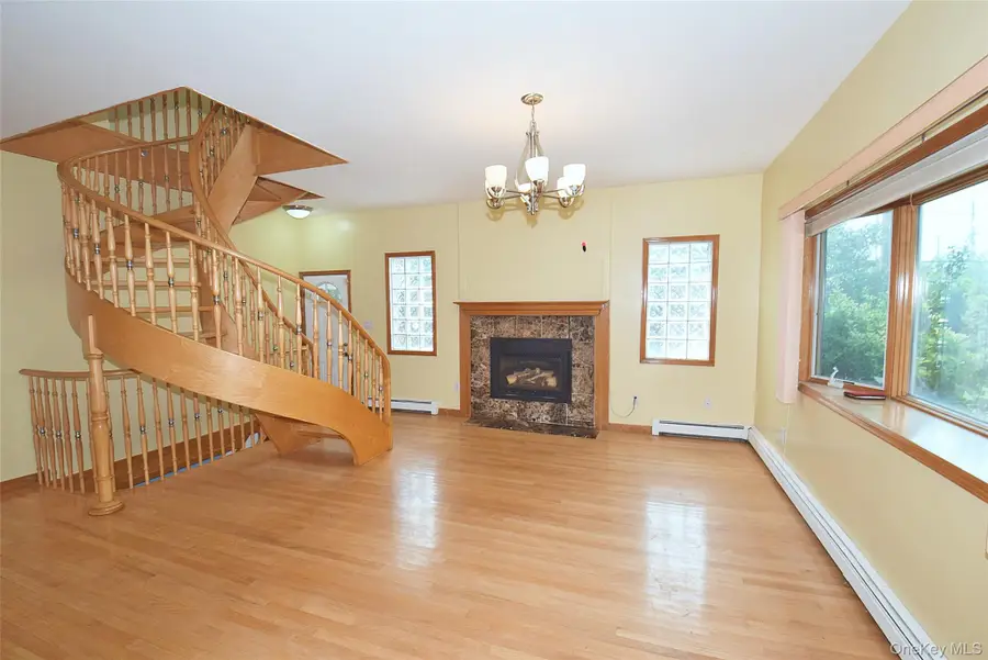 2 Aster Drive, New Hyde Park, NY 11040 - #2
